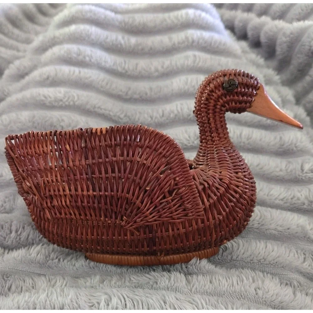 Vintage Avon Wicker Duck Planter Woven Duck Basket Rattan Boho Decor EUC!
